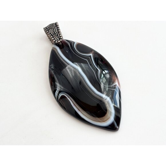 Black & White Marquise Shaped Banded Agate Crystal Silver Toned Vintage Pendant - Picture 7 of 9